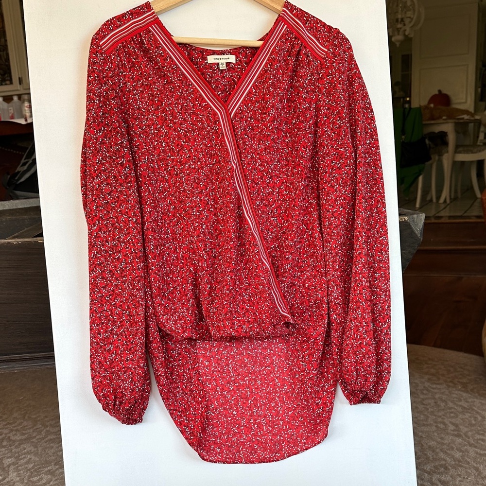 Max Studio Red Floral Blouse v neck high low with cinched sleeves